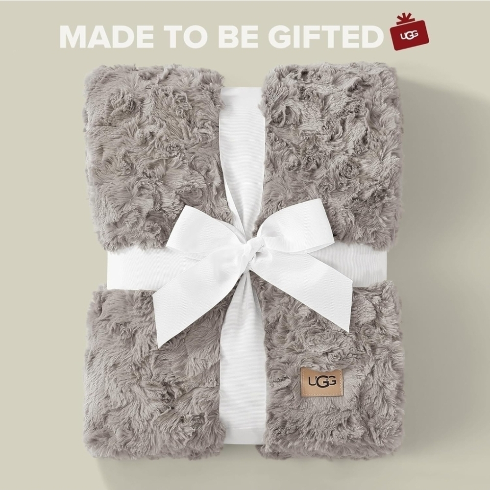 UGG Adalee Seal Grey Faux Fur Throw Blanket 50" x 70". New - Picture 3 of 3